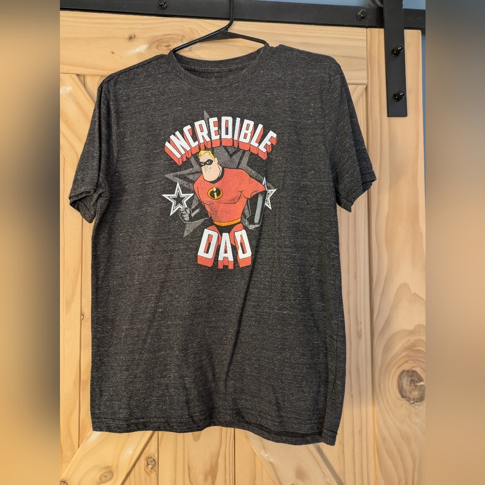 Disney Incredibles Short sleeve Dad Tee Size Small